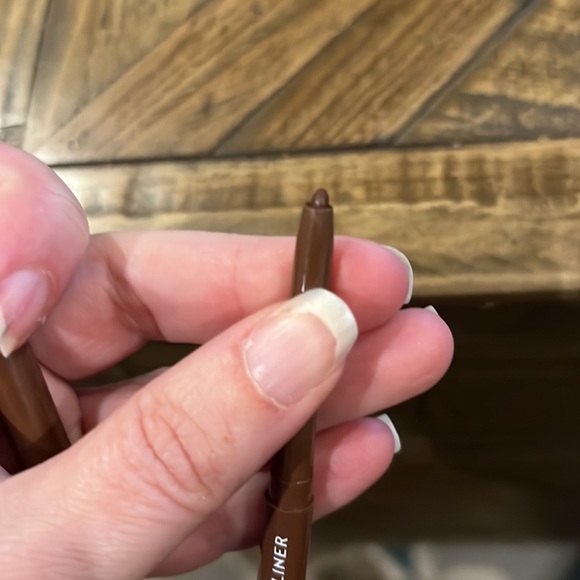 New assortment of lip and eye liners. - Picture 5 of 15